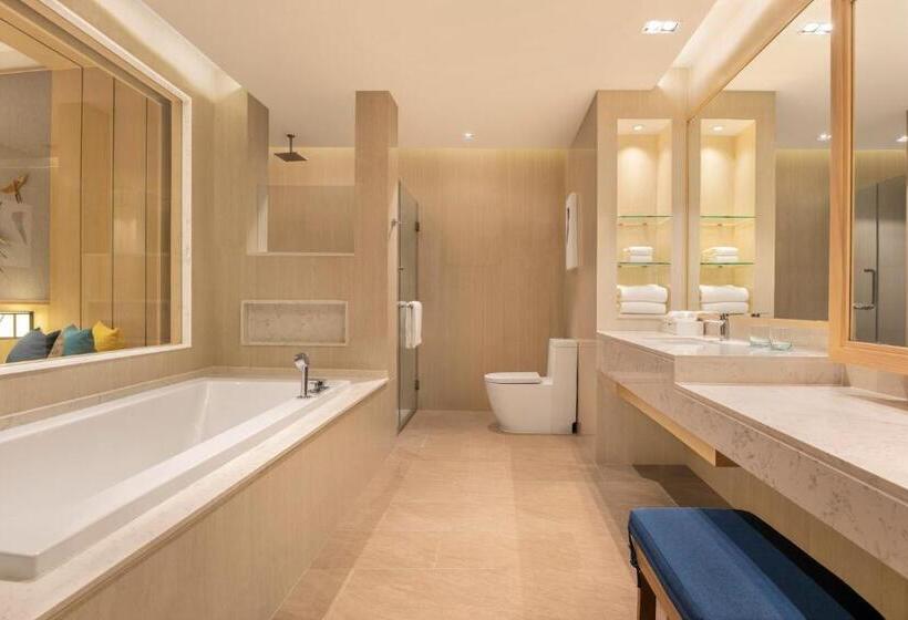 Номер Deluxe Кровать Кинг с Видом, Le Meridien Khao Lak Resort & Spa