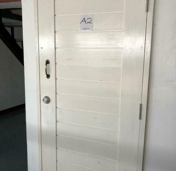 Quarto Estandar, Ploy Hostel