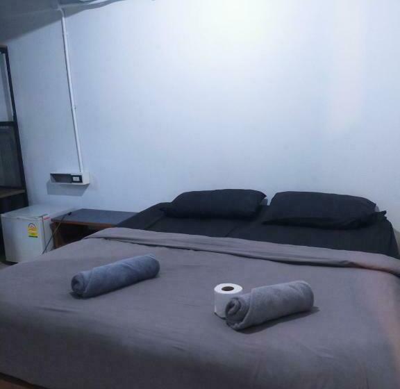חדר סטנדרט, 9 Hostel