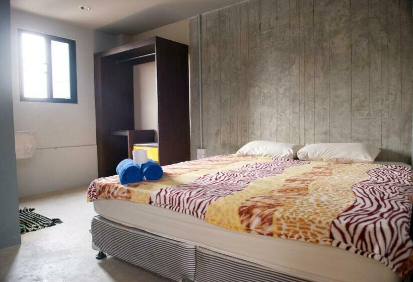 חדר סטנדרט, 9 Hostel