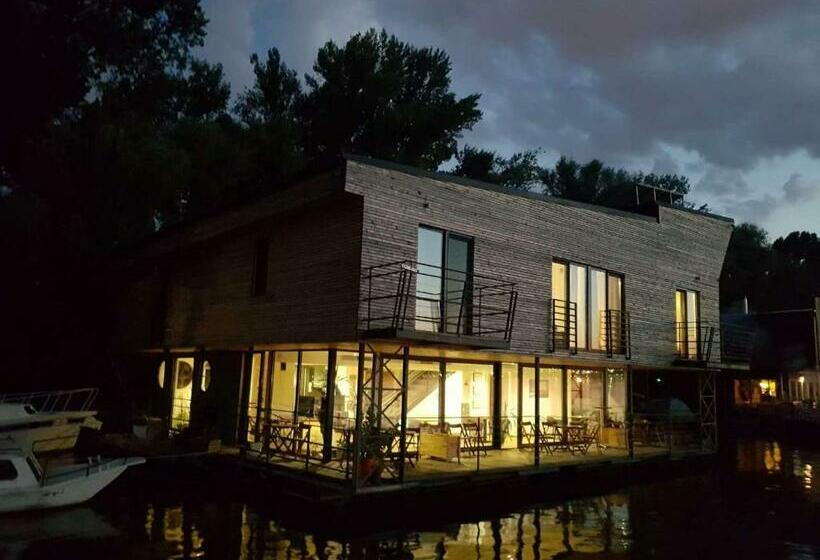 اتاق استاندارد, B&b Botel Charlie
