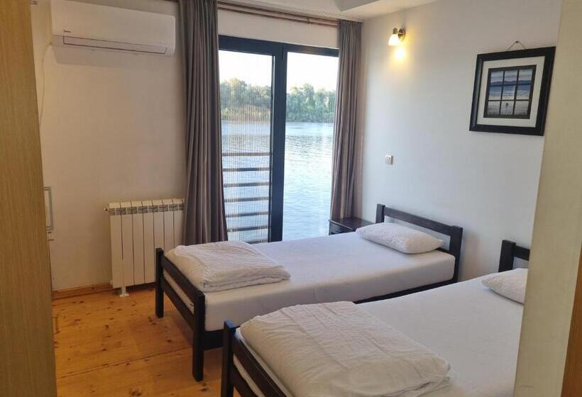 اتاق استاندارد با چشم‌انداز, B&b Botel Charlie