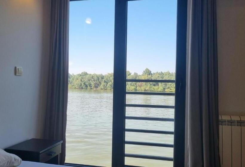 اتاق استاندارد با چشم‌انداز, B&b Botel Charlie