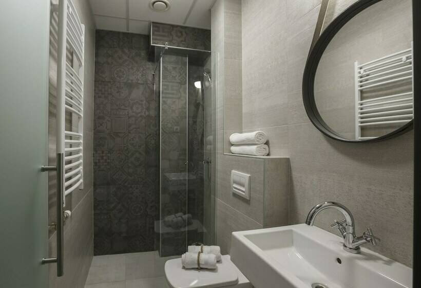 이코노미 룸, Savamala B&b