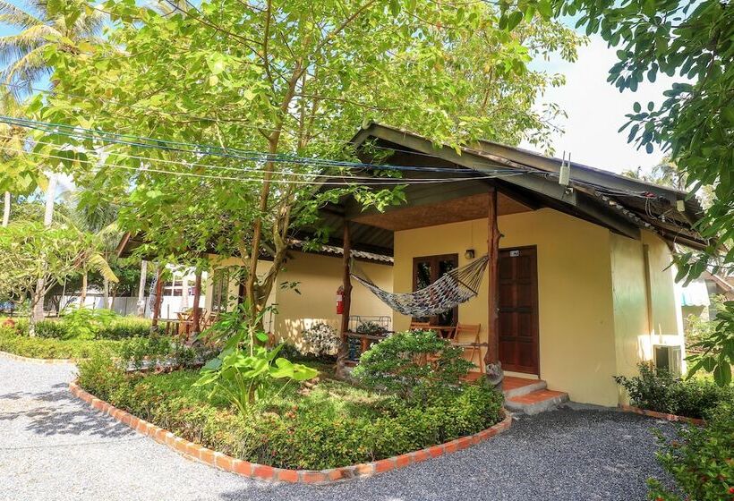 Бунгало Deluxe, Isara Lanta Beach Resort