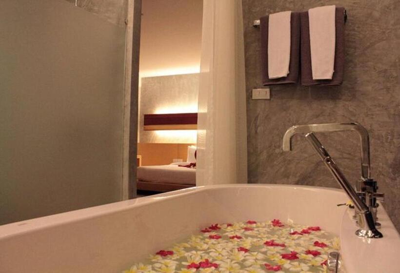 غرفة عائلية مطلّة علي البحر, The Now Hotel   Sha Extra Plus
