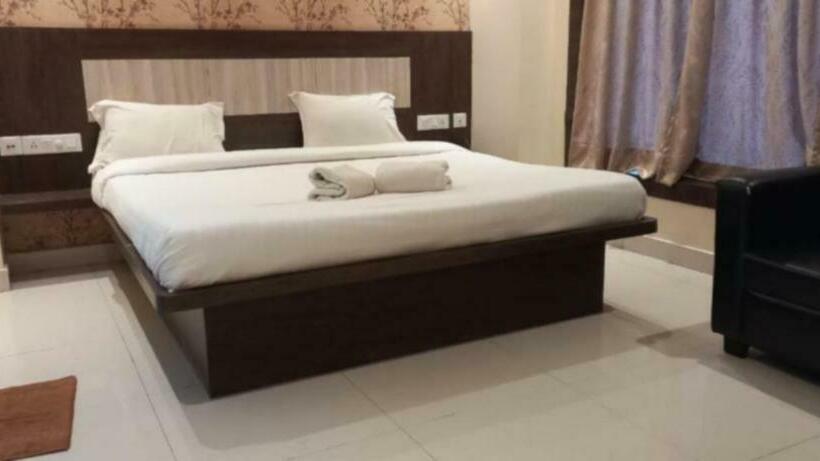 Номер Deluxe Кровать Кинг, Mor Hotel Home Town  Lift  Wifi With Restaurant Facilities  Near Temple & Golden Beach Best Selling