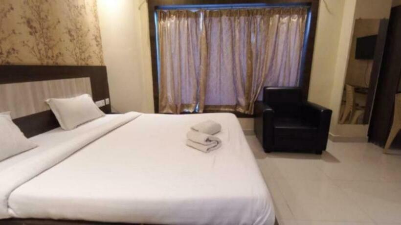 Номер Deluxe Кровать Кинг, Mor Hotel Home Town  Lift  Wifi With Restaurant Facilities  Near Temple & Golden Beach Best Selling
