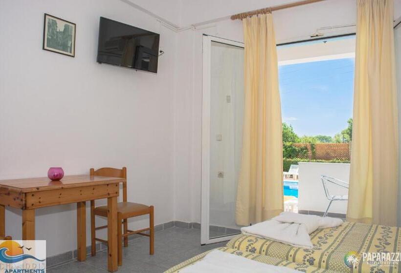 디럭스 스튜디오, Chandris Apartments