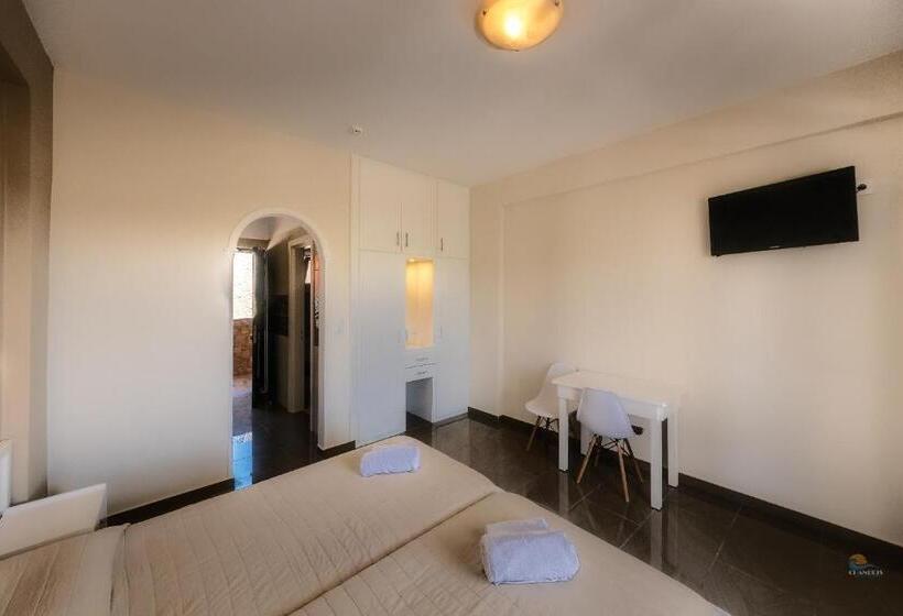 디럭스 스튜디오, Chandris Apartments