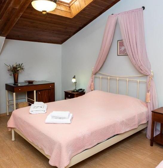 Economy Triple Room, Sourediko
