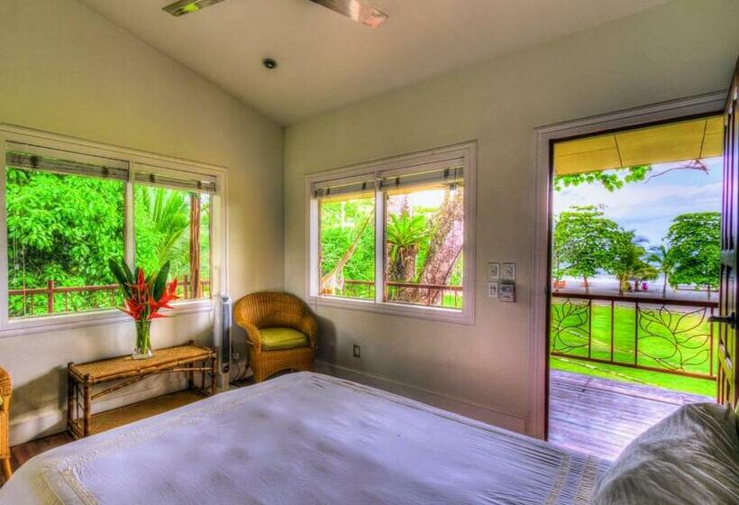 Номер Клуб, Iguana Lodge Beach Resort
