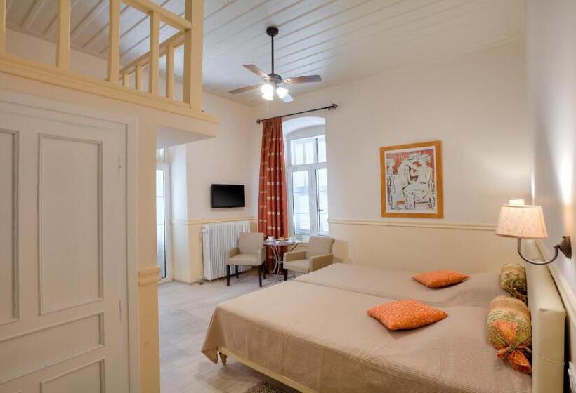 Quarto Clássico, Omorfi Poli
