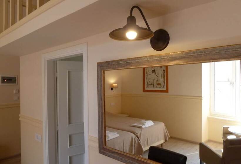 Quarto Clássico, Omorfi Poli