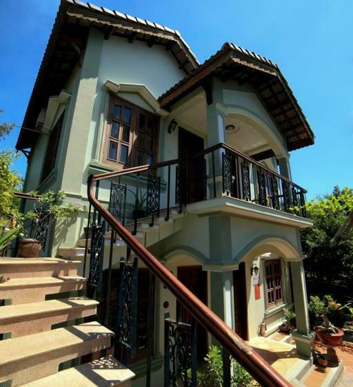 اتاق لوکس با چشم‌انداز باغ, Gold Rooster Resort