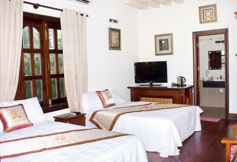 اتاق خانوادگی با چشم‌انداز باغ, Gold Rooster Resort