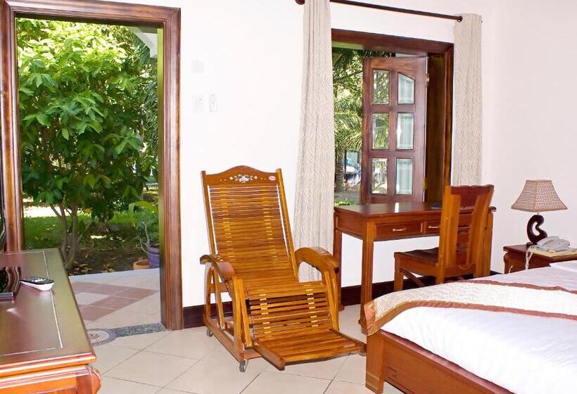سوئیت جونیور با چشم‌انداز باغ, Gold Rooster Resort