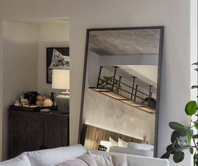 标准工作室, 1 Hotel West Hollywood