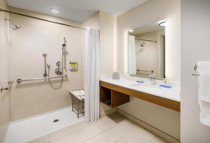 适用于残疾人士的豪华房间, Holiday Inn Express & Suites Oakhurst Yosemite Park Area, An Ihg