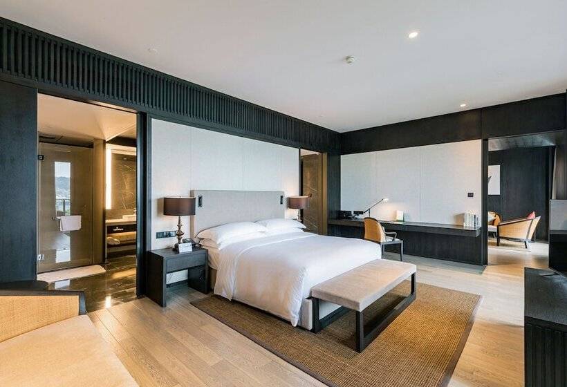 Президентский Люкс, Hilton Ningbo Dongqian Lake