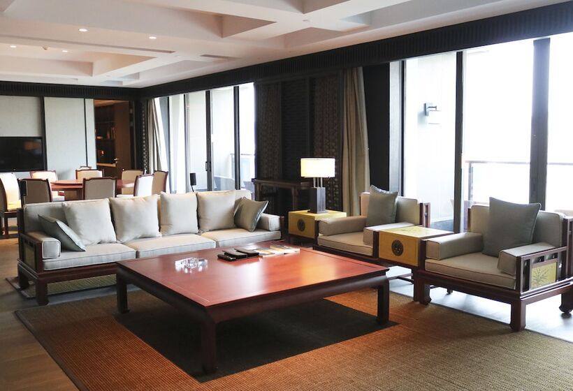 Президентский Люкс, Hilton Ningbo Dongqian Lake