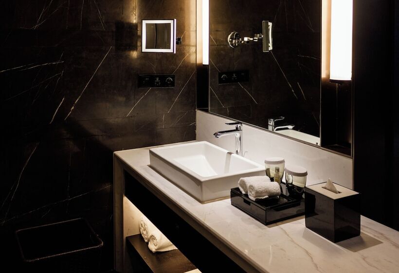 Номер Стандарт Вид на Озеро, Hilton Ningbo Dongqian Lake