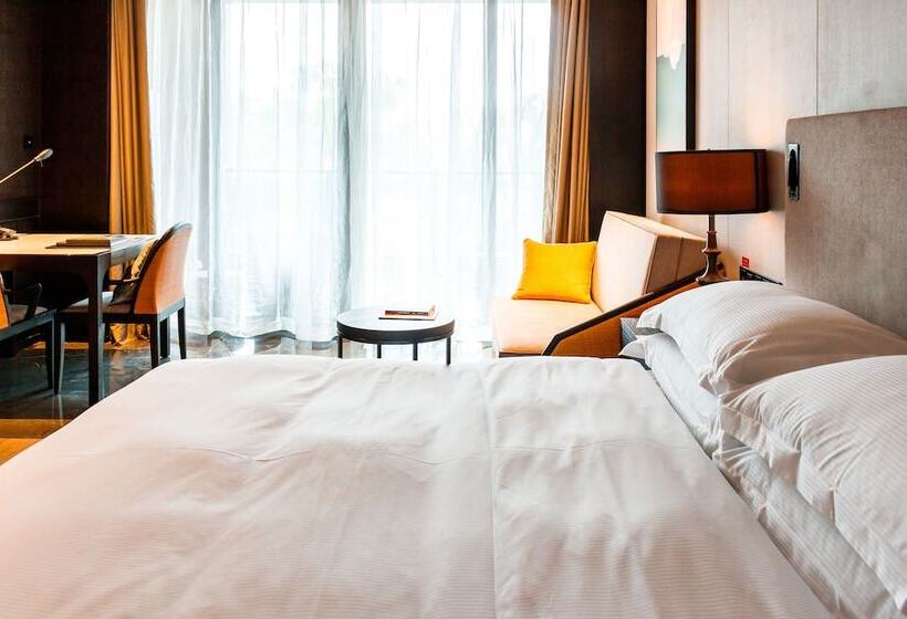 Номер Базовый Двуспальная Кровать, Hilton Ningbo Dongqian Lake