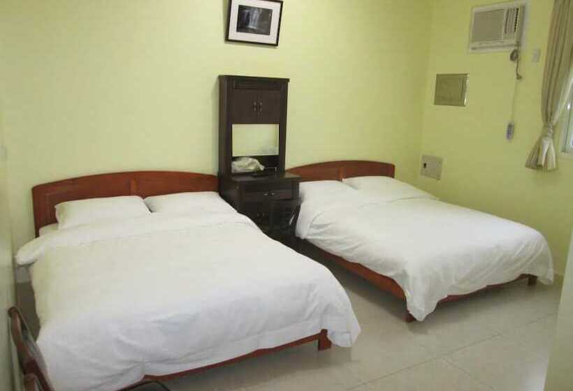 اتاق استاندارد چهار تخته, Dragon House B&b