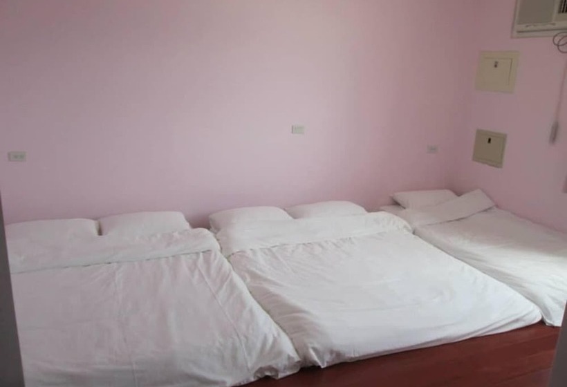 اتاق خانوادگی, Dragon House B&b