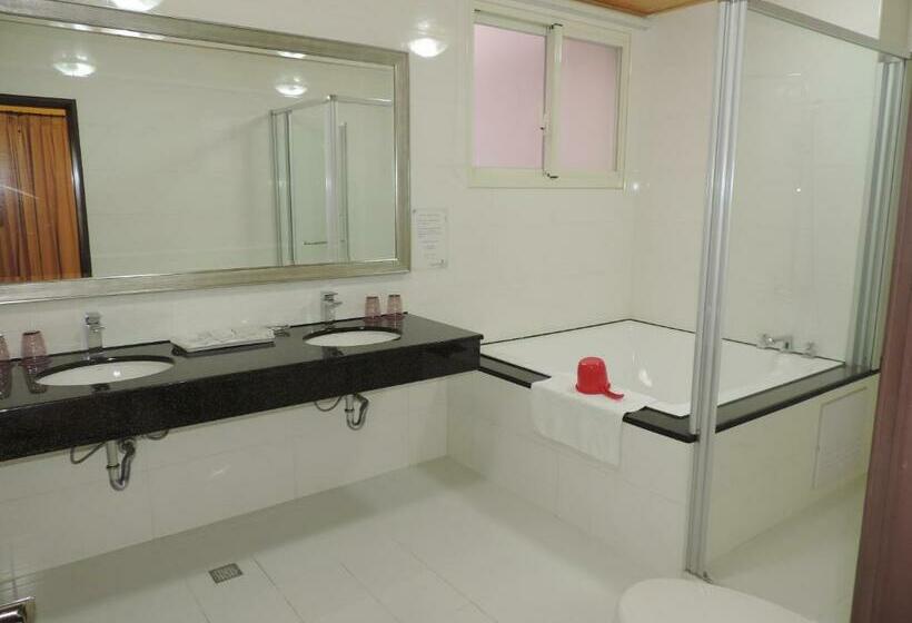 اتاق استاندارد چهارنفره با بالکن, Happy Life B&b