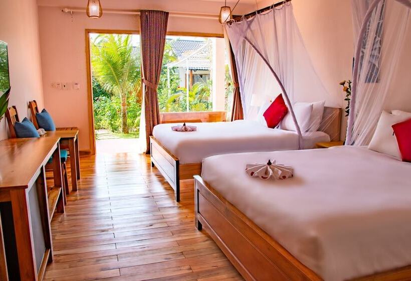 اتاق سه نفره سوپریور با چشم‌انداز باغ, La Casa Resort