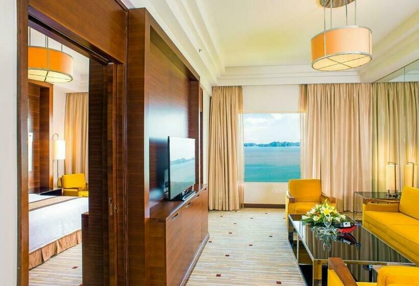 سوییت با چشم‌انداز دریا, Royal Halong