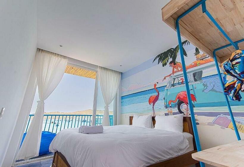 اتاق استاندارد با بالکن و چشم‌انداز دریا, La Mer Villa  Homestay & Spa