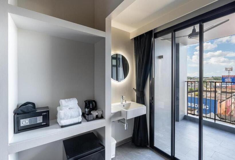 디럭스 룸, Newly Opened   Blu Monkey Hub And Hotel Krabi Town