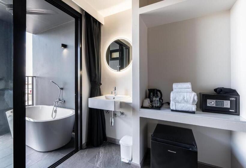 디럭스 룸, Newly Opened   Blu Monkey Hub And Hotel Krabi Town