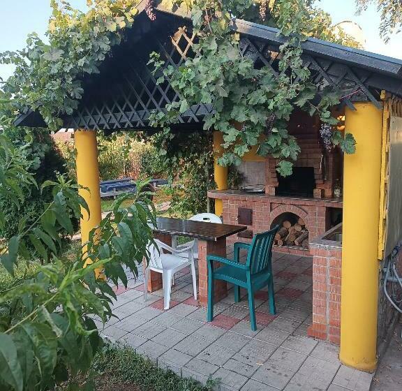 Бунгало Стандарт, La Prietenicu