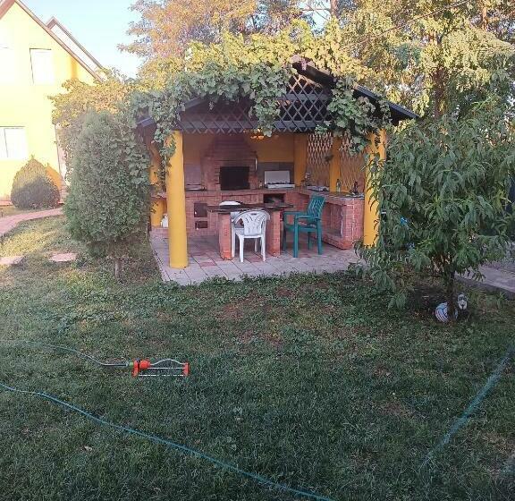 Бунгало Стандарт, La Prietenicu