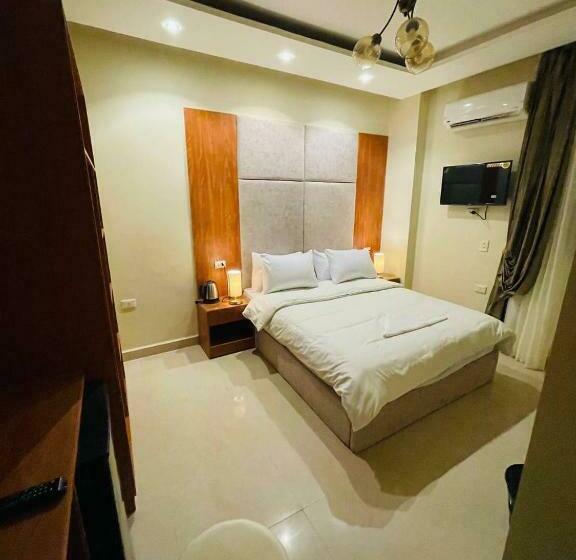 اتاق لوکس با تخت بزرگ, Solima Pyramids View