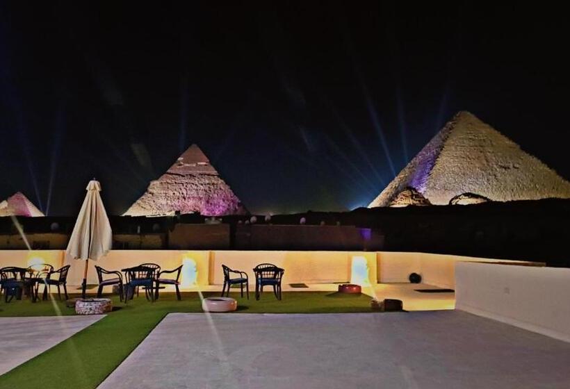 سوییت خانوادگی, Solima Pyramids View