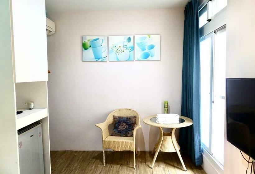 اتاق استاندارد با چشم‌انداز استخر, I Sea B&b