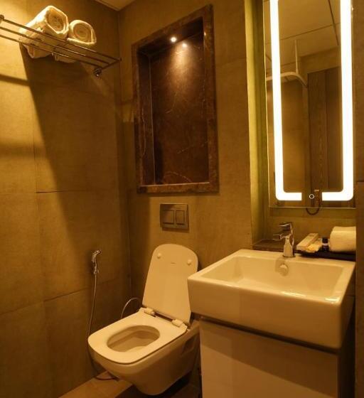 اتاق لوکس با بالکن و چشم‌انداز دریا, Livbox At Supernova