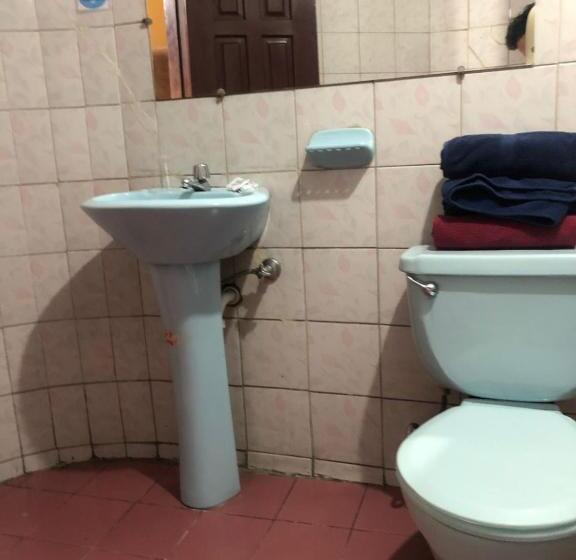Трехместный Номер Комфорт, Hostal Quito Nayla