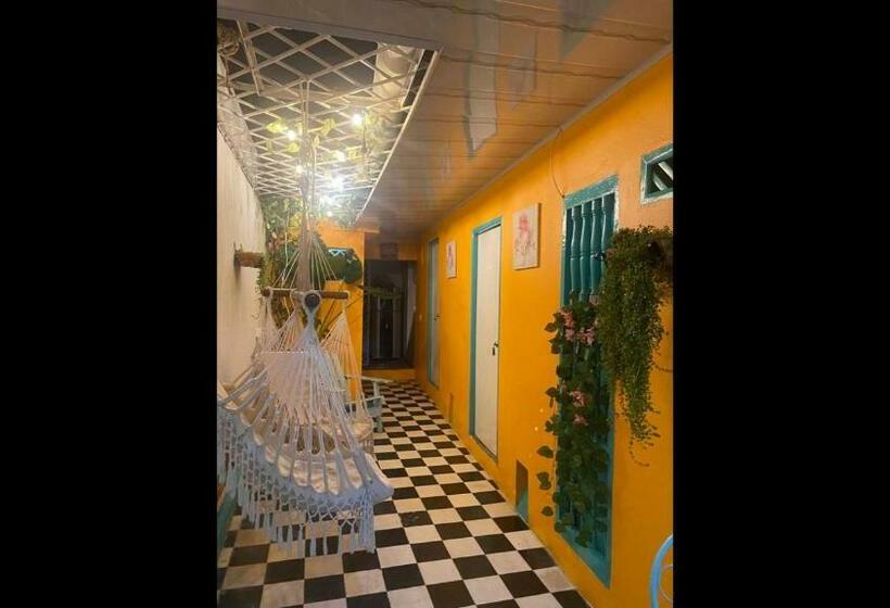 Standard 3 Pers. Værelse, Room In Lodge   Cr 2 Room In Getsemani With Breakfast Wifi And Air Conditioning