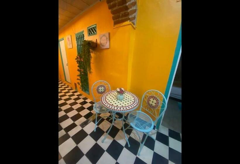 Standard 3 Pers. Værelse, Room In Lodge   Cr 2 Room In Getsemani With Breakfast Wifi And Air Conditioning