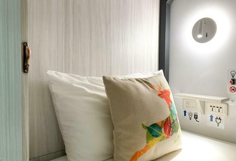 اتاق استاندارد سه تخته با سرویس بهداشتی مشترک, 4plus Hostel
