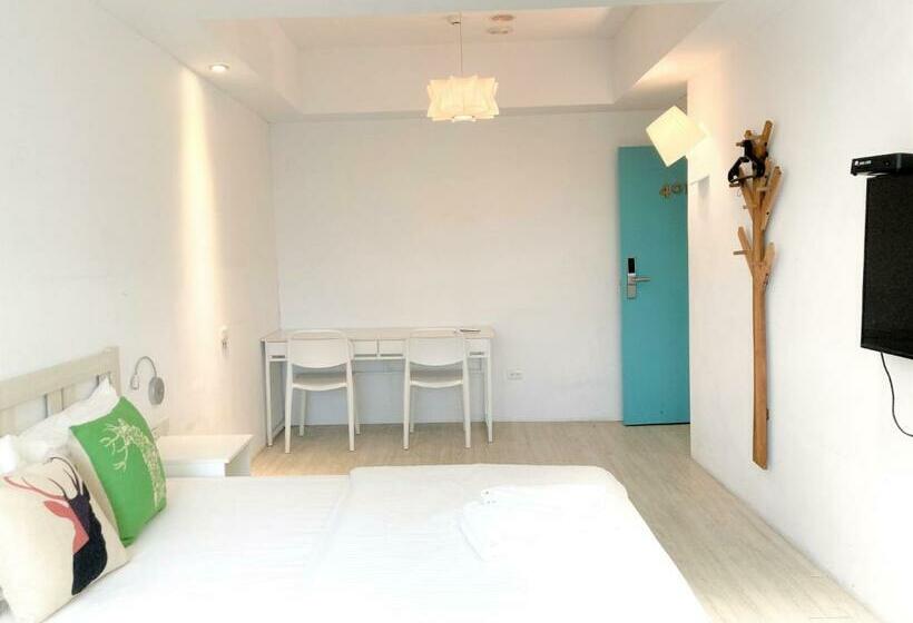 اتاق استاندارد, 4plus Hostel