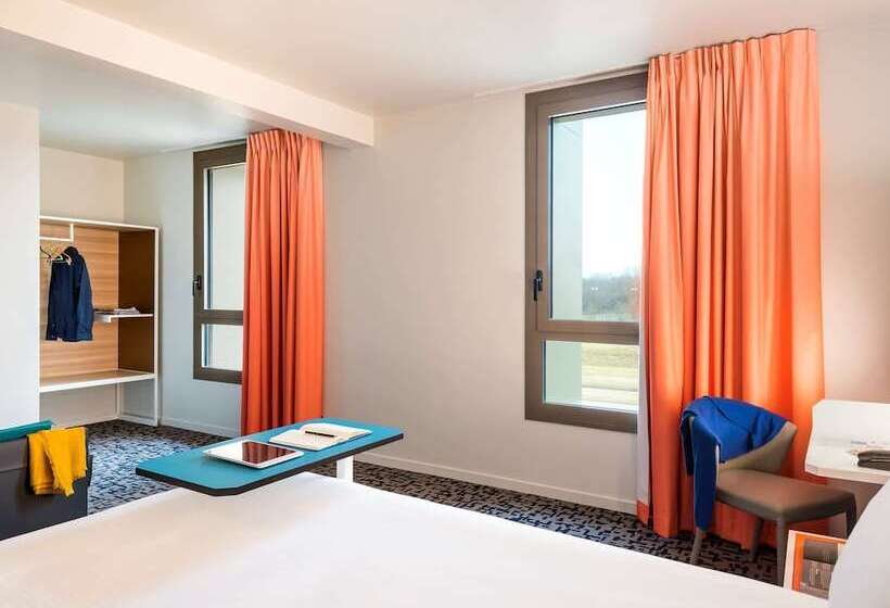 Номер Стандарт, Ibis Styles Guyancourt Versailles