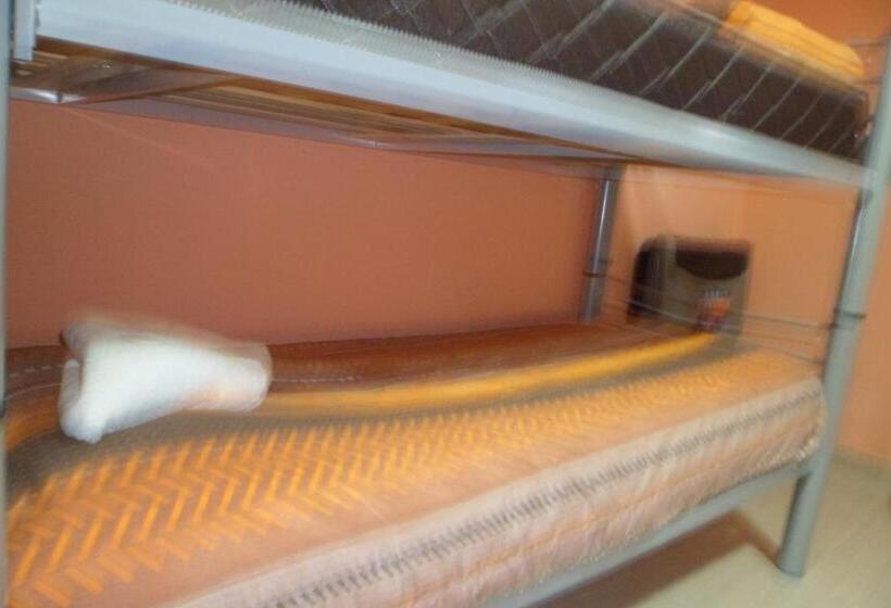 سرير فى غرفة مشتركه, Milenarios Hostel