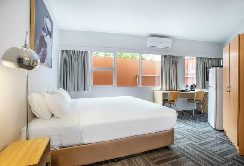 استودیوی استاندارد, Meadow Inn Hotel Motel