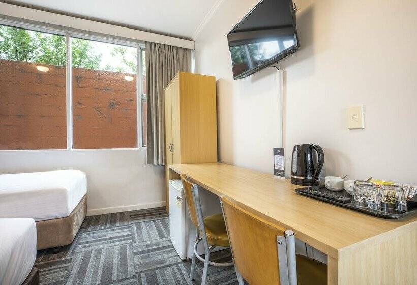 استودیوی استاندارد, Meadow Inn Hotel Motel